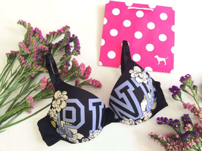 Imagen de PINK Bra Everywhere Push-Up Negro Letras Pink y Flores